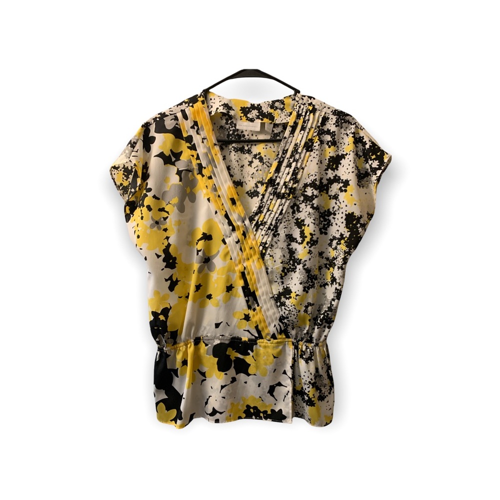 Nice New York & Company blouse. Size M. Beautiful colors.